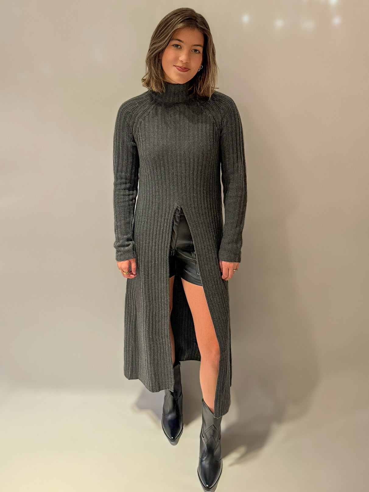 Estilo Mock Neck Slit Sweater
