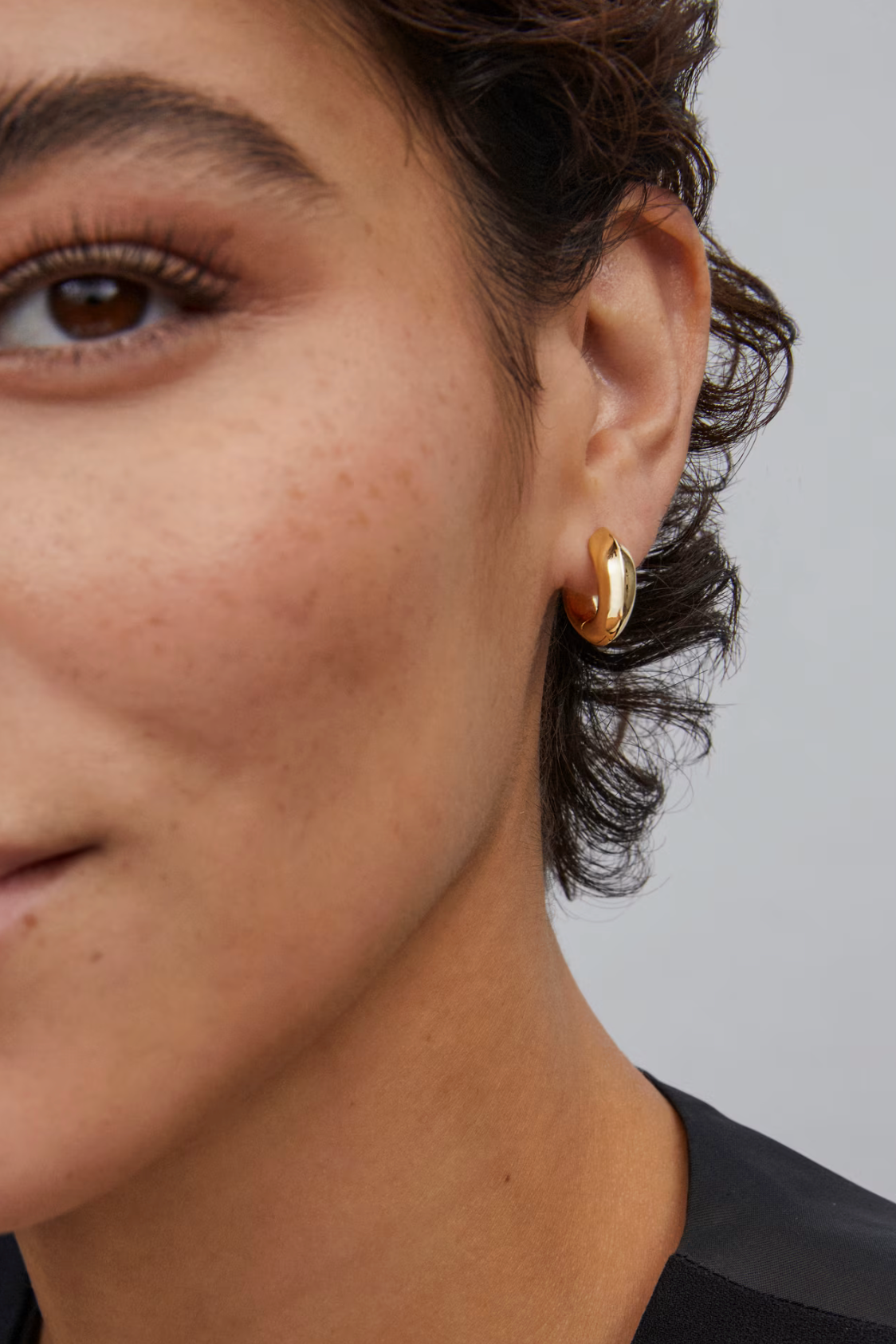 Mikki Metal Huggie Earrings