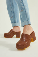 Jayde Platform Clogs - Cognac