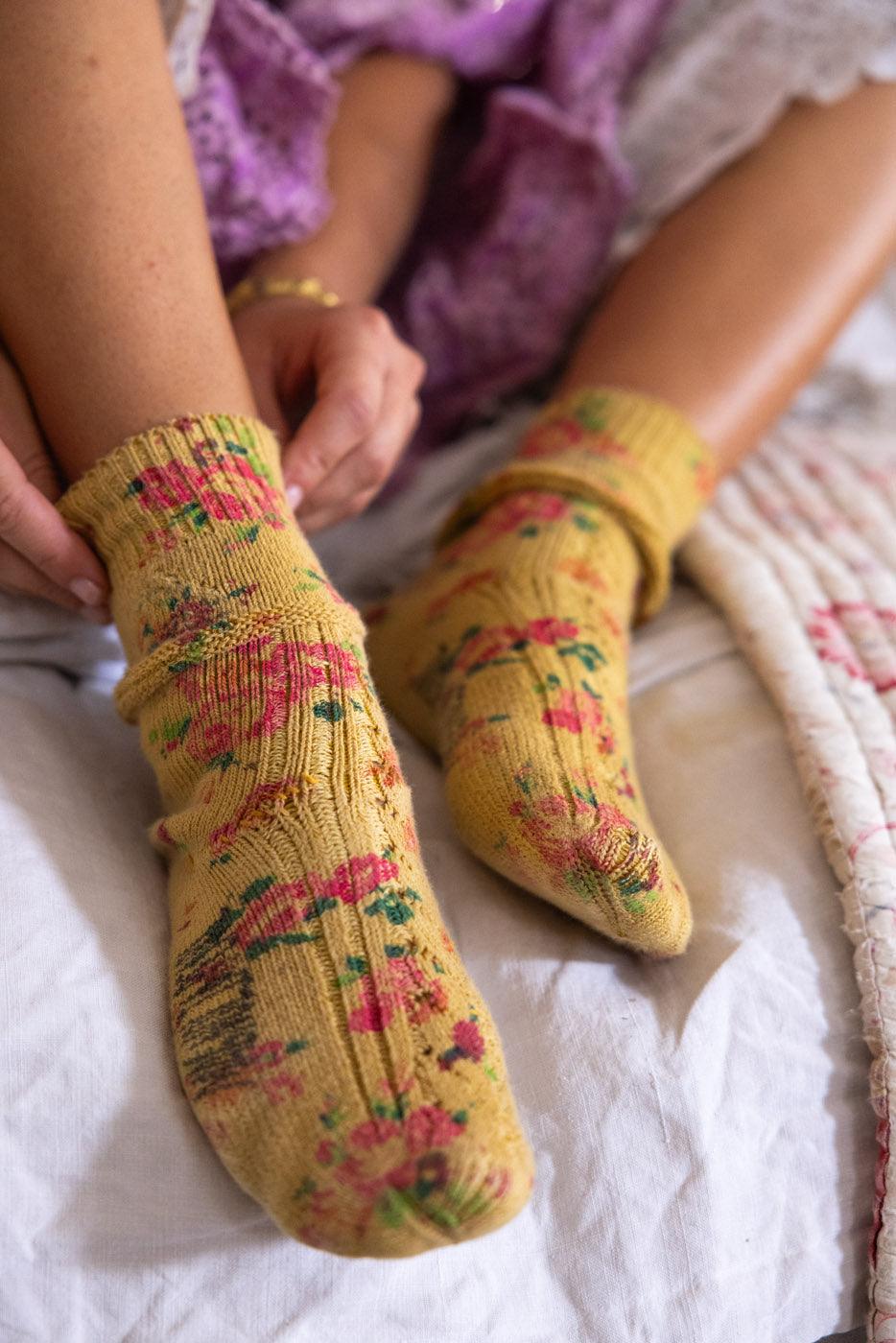 Magnolia Pearl Floral Lil Dipper Socks 098 - Narita